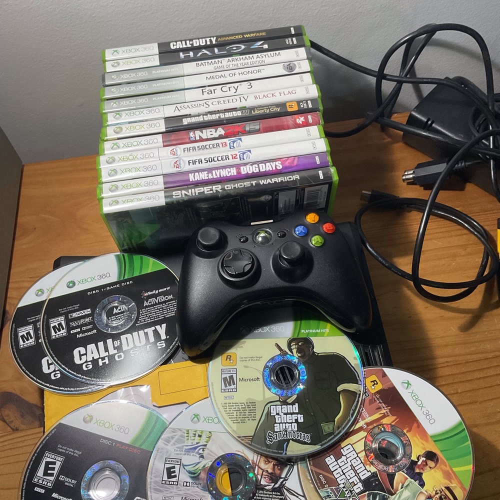 Xbox 360 (Mint condition) & Black Wireless Controller with Kinect & Games